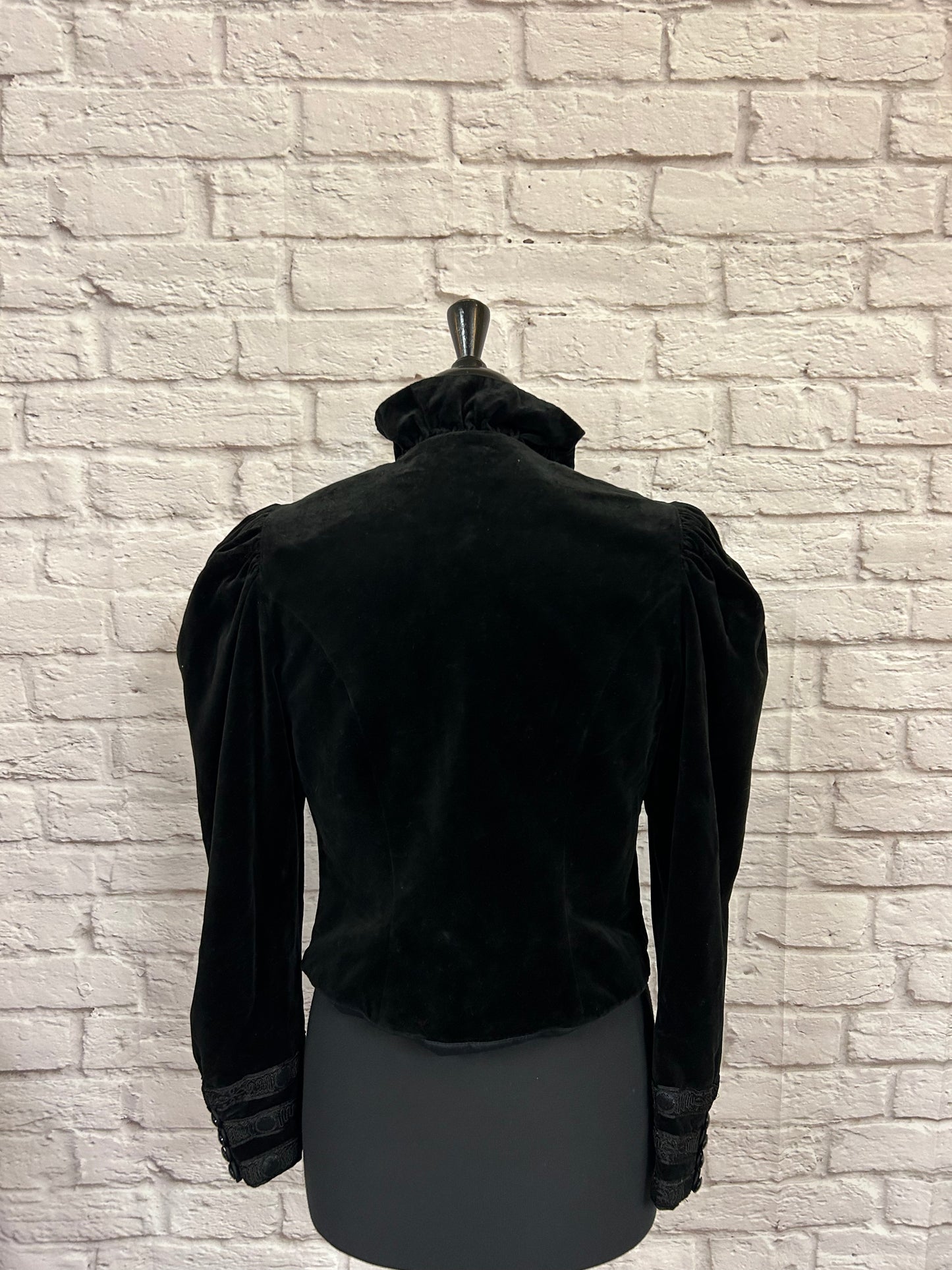 1980s Black Velvet Embroidered Jacket Size